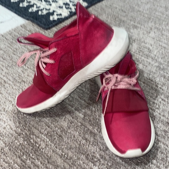 Adidas Tubular - Picture 2 of 3